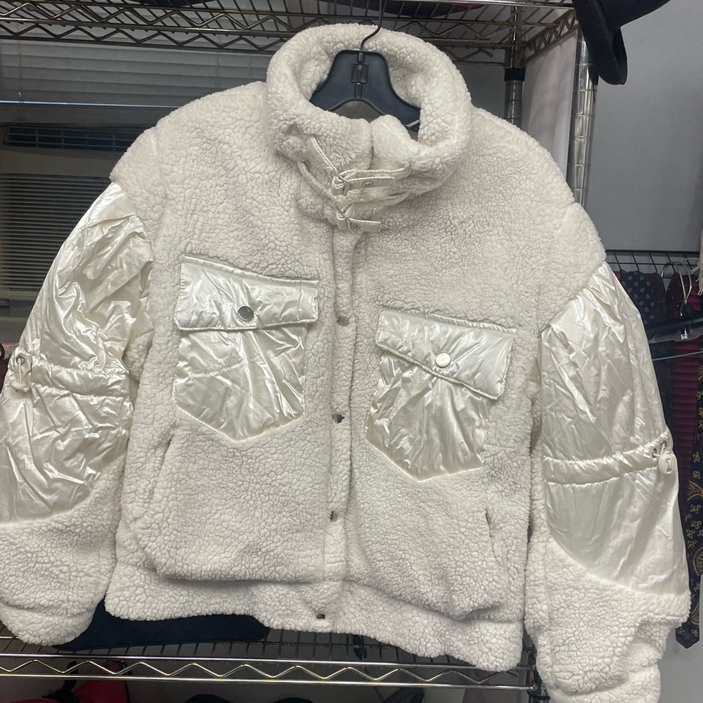 Women's White Sherpa Jacket(teddy)🔥 - Picture 4 of 4
